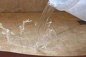 龙里漏水维修 免砸砖防水材料该如何施工